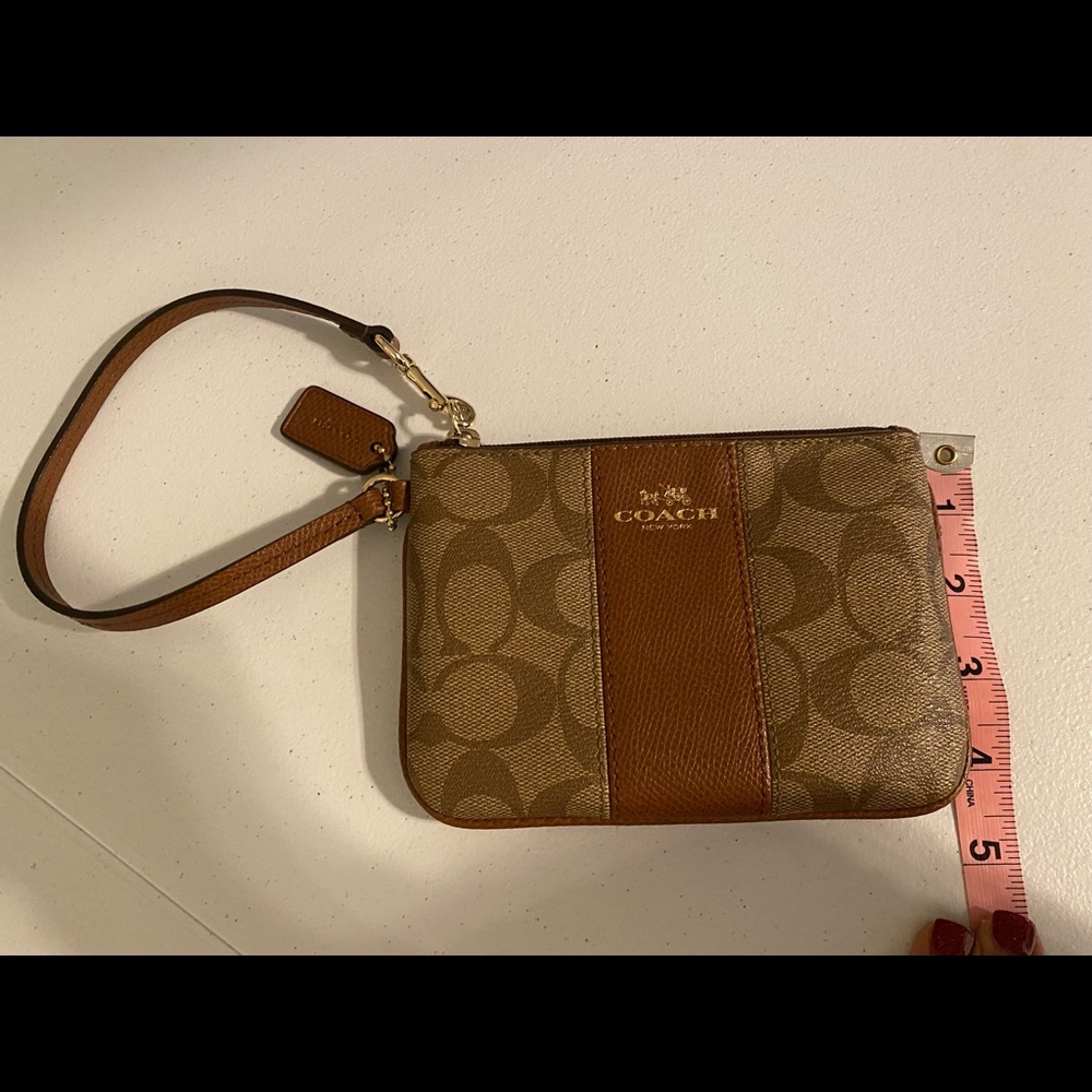 Happy Mother’s Day! ✨Free Shipping✨Coach Corner Zip Wristlet In Signature Canvas - Picture 4 of 5